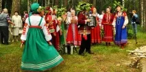 красная