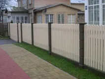 Красиві паркани з дерева фото паркани