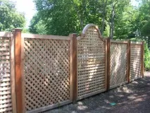 Красиві паркани з дерева фото огорожі