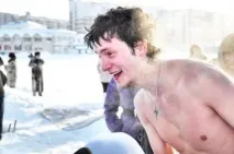 Купаємось у ополонці, вмиваємось снігом і дивимося пророчі сни купаємось