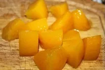 Курячий шашлик з персиковим соусом. шашлик