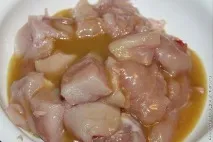 Курячий шашлик з персиковим соусом. соусом