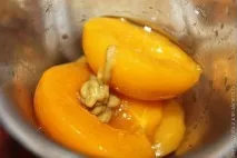 Курячий шашлик з персиковим соусом. шашлик