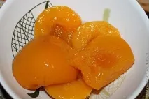 Курячий шашлик з персиковим соусом. персиковим