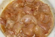 Курячий шашлик з персиковим соусом. курячий