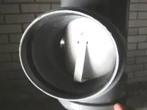 боржникам
