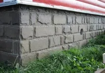 Оздоблення цоколя приватного будинку панелі під камінь, сайдинг або профнастил будинку