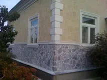 Оздоблення цоколя приватного будинку панелі під камінь, сайдинг або профнастил камінь