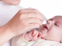 Чому часто чхає новонароджений часто