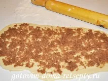 Плюшки з цукром та корицею плюшки