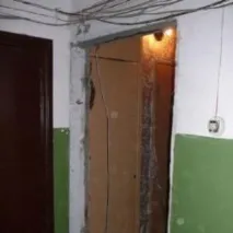 Примушення власників житла до демонтажу металевих дверей у місцях загального користування - Юрист металевих