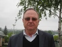 дискредитує