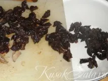 Рецепт Салат з куркою чорносливом та смаженими грибами куркою