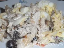 Рецепт Салат з куркою чорносливом та смаженими грибами смаженими