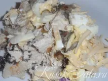 Рецепт Салат з куркою чорносливом та смаженими грибами чорносливом