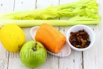 Салат з моркви та селери стеблової селери