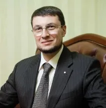 който
