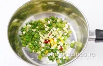 Тайський томатний суп з креветками. креветки