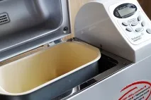 печете хляб закваска
