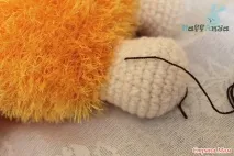 В’яжемо диванну подушку овечку (ідея для подарунка на НГ у 2015 році) подушку