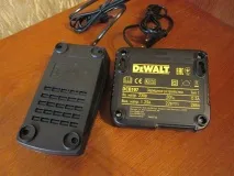 двете отвертки dewalt