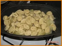 Індоутка, тушкована з картоплею та штрудлями було