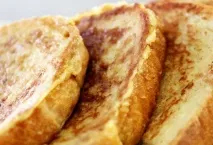 Як приготувати грінки з|із| яйцем і молоком на сковороді на сніданок сніданок