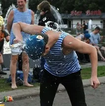синьо проявяват агресия