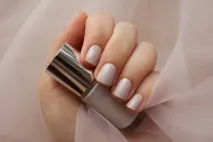 Лак для нігтів Clinique - Concrete Jungle - SKLVA Perfumes нігтів