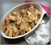 Курка з яблуками, тушкована в яблучному соку, українська кухня яблуками
