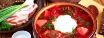 Курка з яблуками, тушкована в яблучному соку, українська кухня тушкована