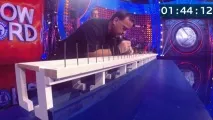На відео зняли, як американець на швидкість забив 38 цвяхів своїм чолом зняли