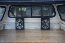 Хлопець перетворив свій пікап на маленький, але функціональний будинок на колесах. маленький