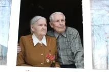 единствен първият