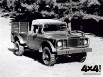 Першим комфортабельним позашляховиком у світі став Jeep Wagoneer комфортабельним