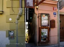 Найвужча вулиця в Празі розвіюємо міфи про цікаву вуличку розвіюємо