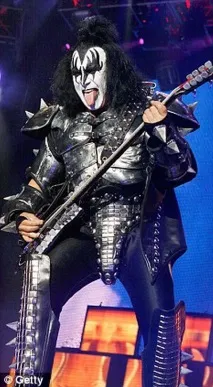Рокер Джин Сіммонс із групи Kiss пообіцяв стати моногамним після весілля групи