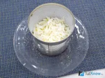 Листковий салат з курки та буряків святкова страва салат