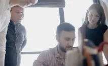 строителите работи