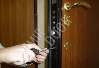 Встановлення замків у металеві двері металеві