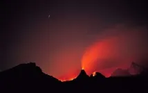 Людина, яка фотографує вулкани Кілауа