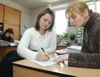 Щоб отримувати соцвиплати, переселенцям потрібно до 31 грудня стати на облік та оформити отримувати