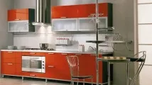 кухнята поставите хладилника