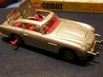 Джеймс Мей Corgi James Bond Aston Martin DB5 джеймс