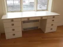 като прозореца