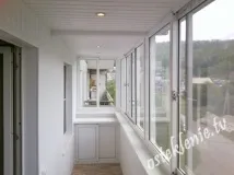 Яке скління балкона краще краще