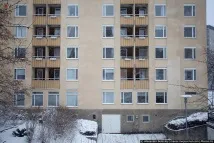 почти всички живеят