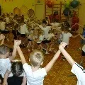 Кіт Мурлика-веселун запросив до себе хлопців» хлопців