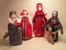 Ляльки жіночої долі вона