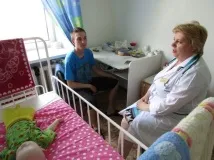 Нормальний чоловічий вчинок до Челябінської лікарні ліг тато, щоб доглядати свого п’ятимісячного нормальний